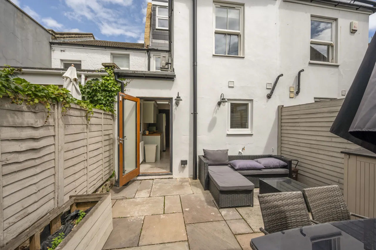 10 Eltringham Street, London, photo 7