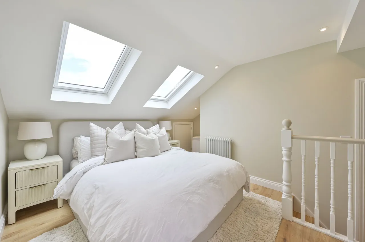 10 Eltringham Street, London, photo 9