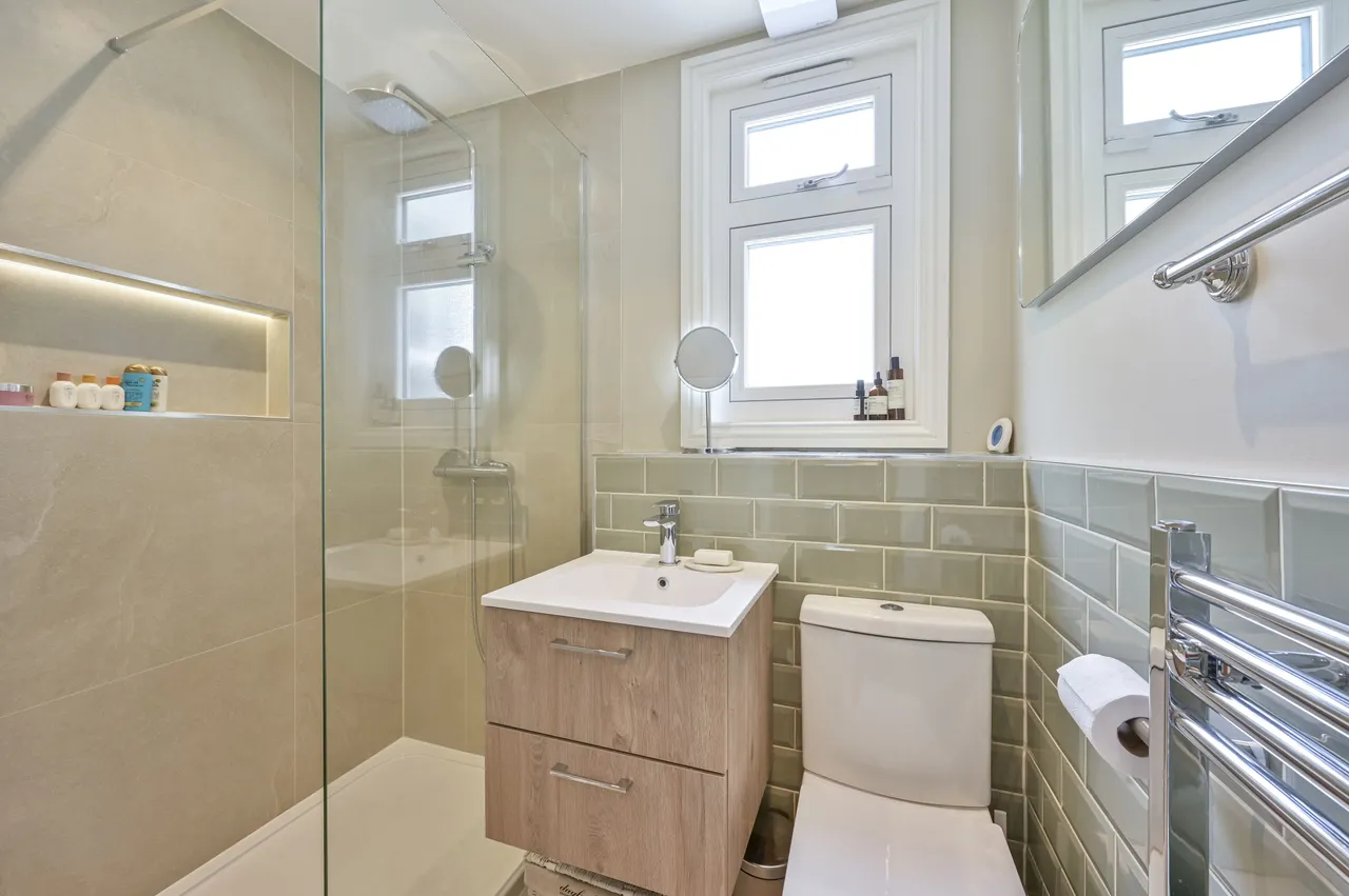 10 Eltringham Street, London, photo 8