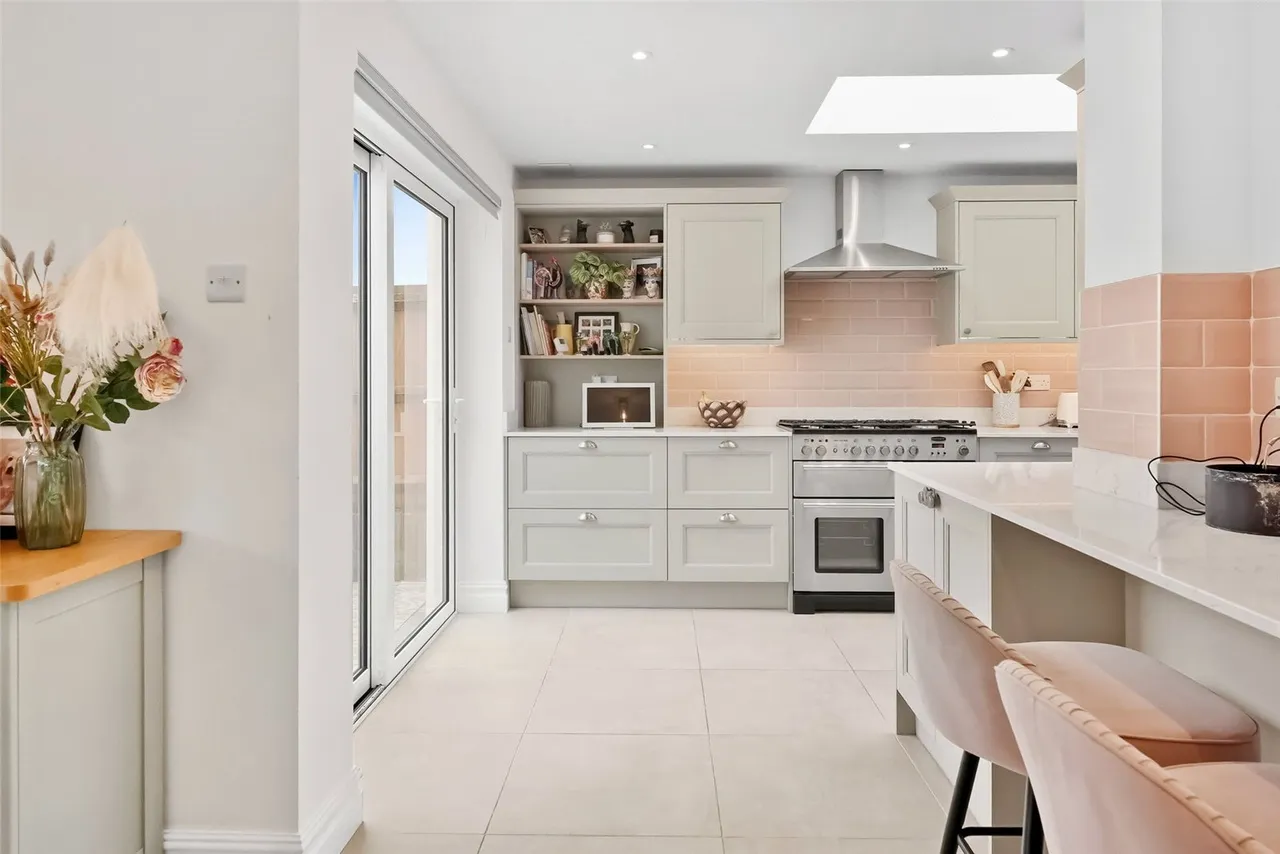 Worple Road, Old Isleworth, TW7 7HT, photo 2