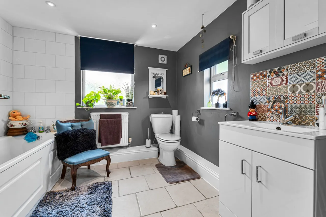 New Road, Staines-upon-Thames, TW18, photo 4