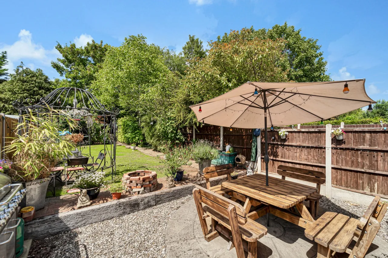 New Road, Staines-upon-Thames, TW18, photo 2