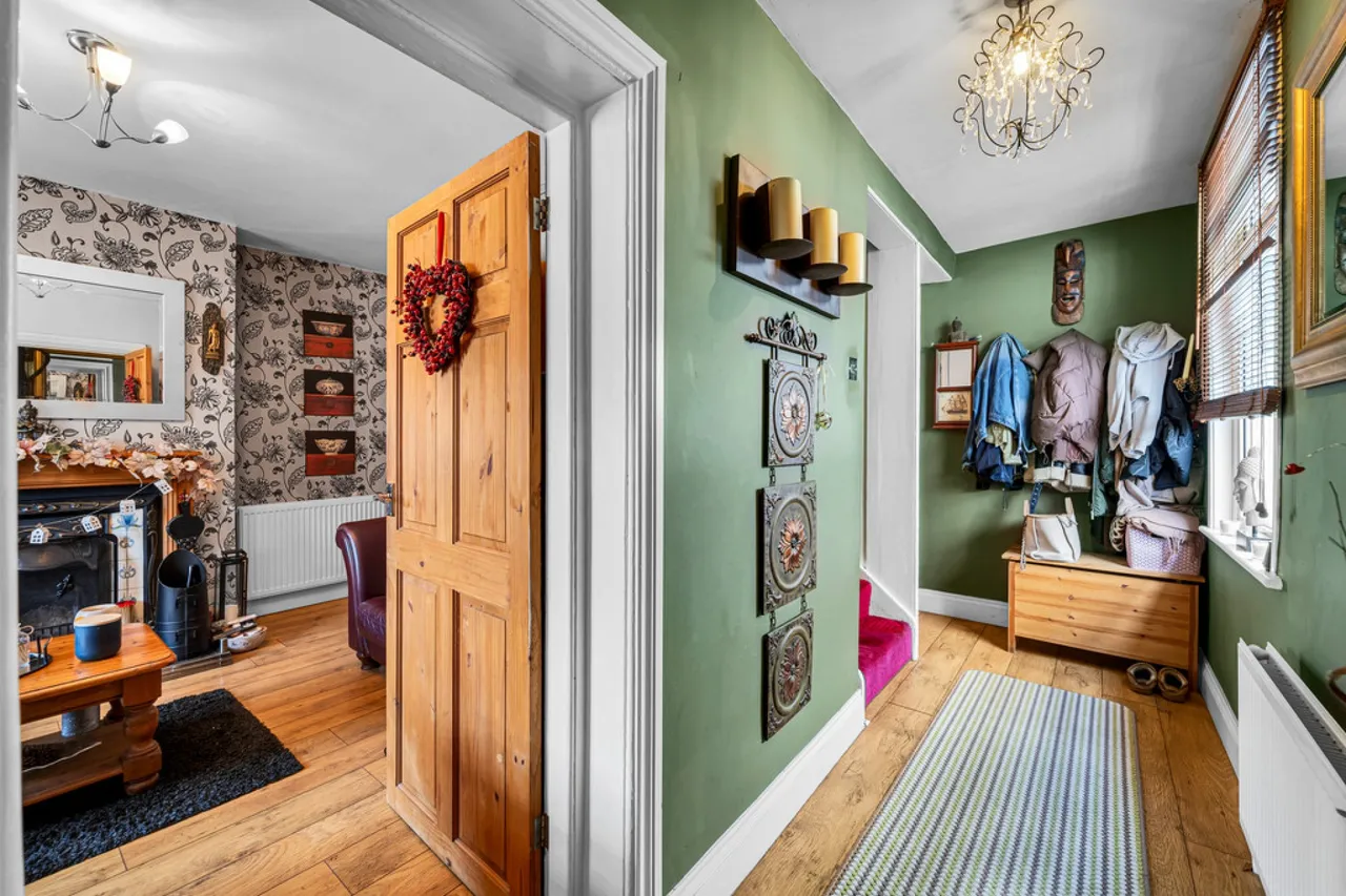 New Road, Staines-upon-Thames, TW18, photo 5