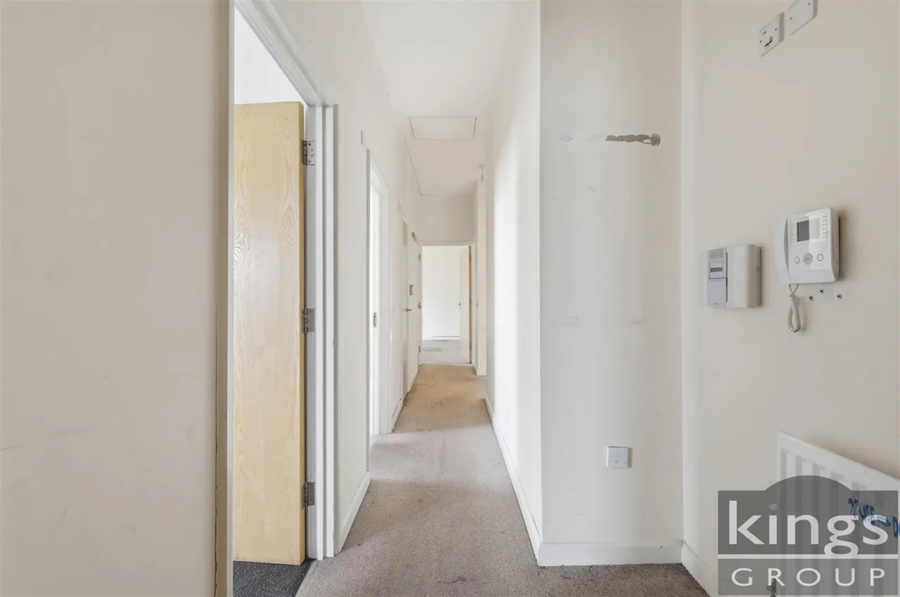 Seven Sisters Road, London, N15, photo 9