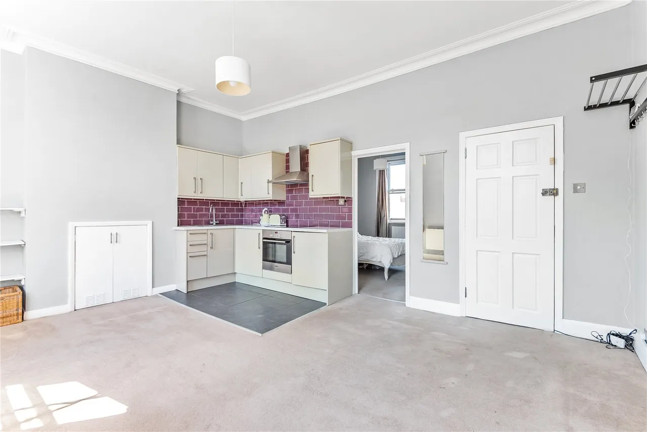 High Street, Hampton Hill, London, TW12 1NL, photo 4