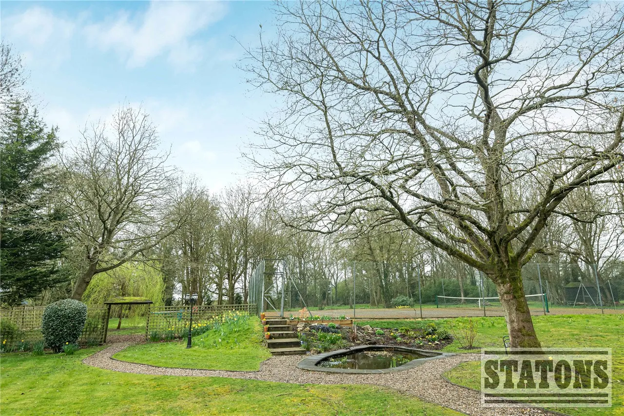 Rydal Mount, Santers Lane, Potters Bar, Hertfordshire, EN6 2SP, photo 5