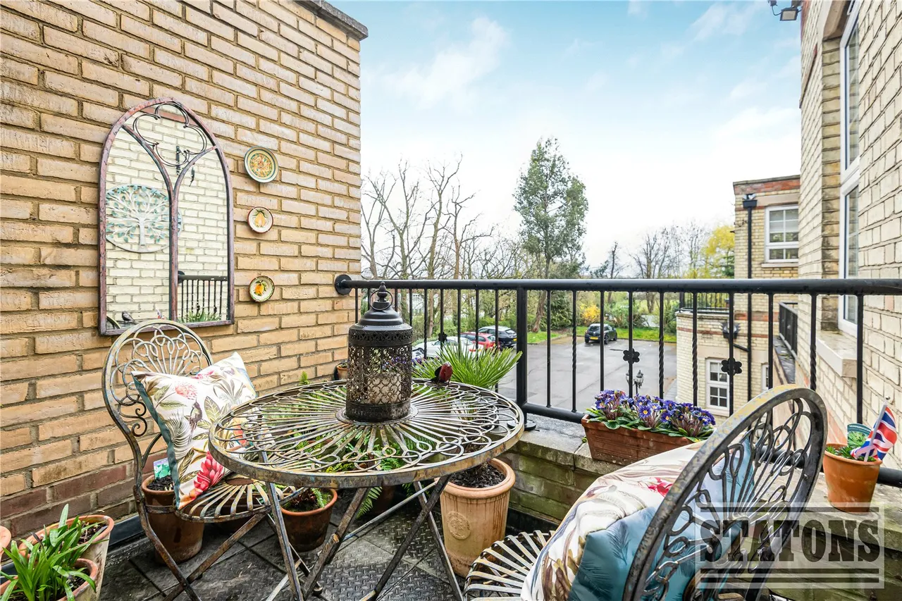 Rydal Mount, Santers Lane, Potters Bar, Hertfordshire, EN6 2SP, photo 4
