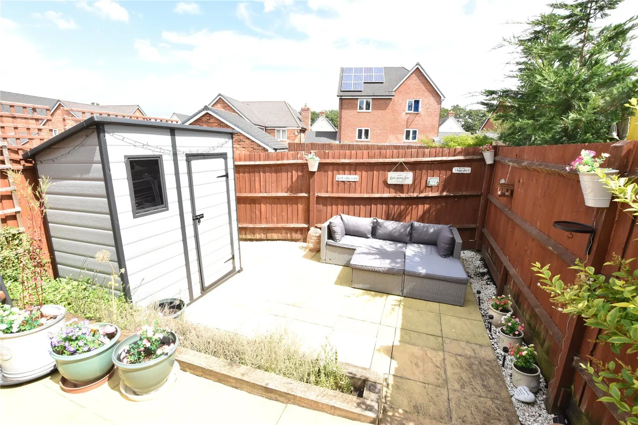 Nightjar Close, Farnborough, GU14 9GB, photo 15