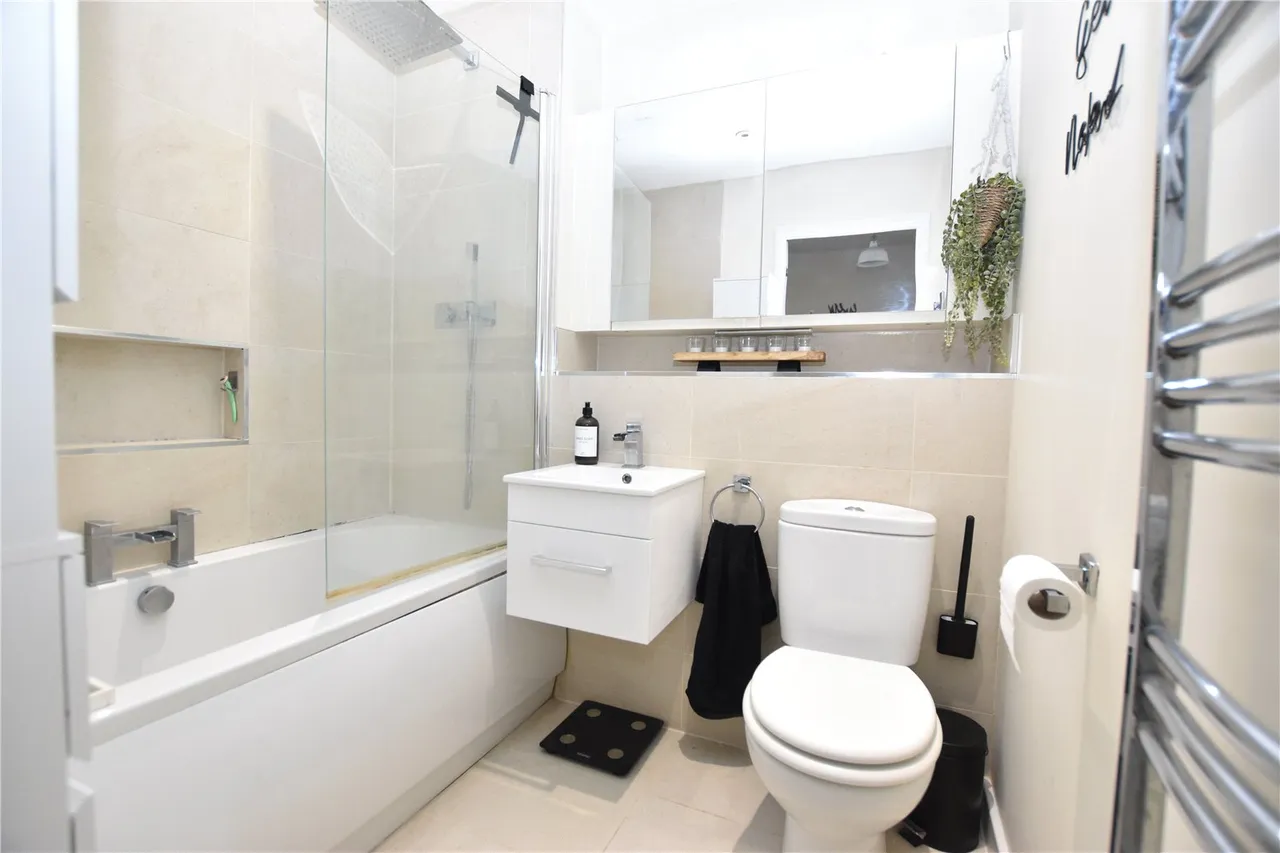Nightjar Close, Farnborough, GU14 9GB, photo 8