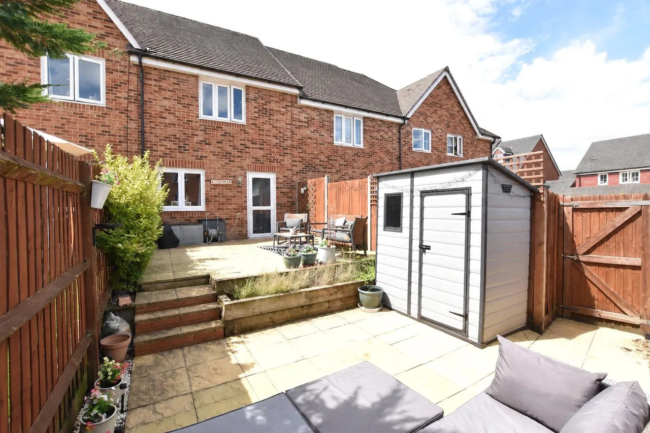 Nightjar Close, Farnborough, GU14 9GB, photo 4