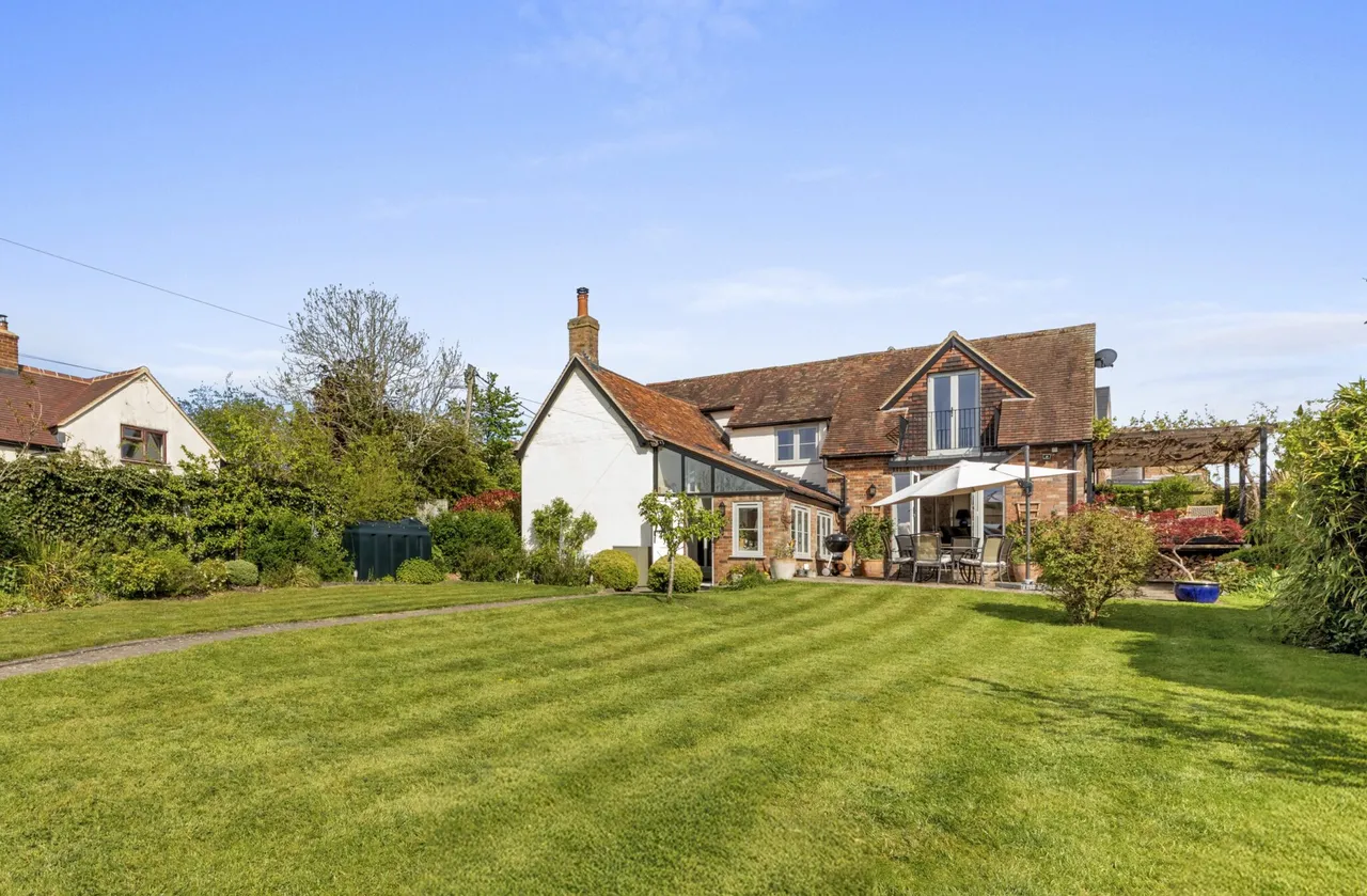 3 bed house for sale, Ickford Road, Shabbington, HP18