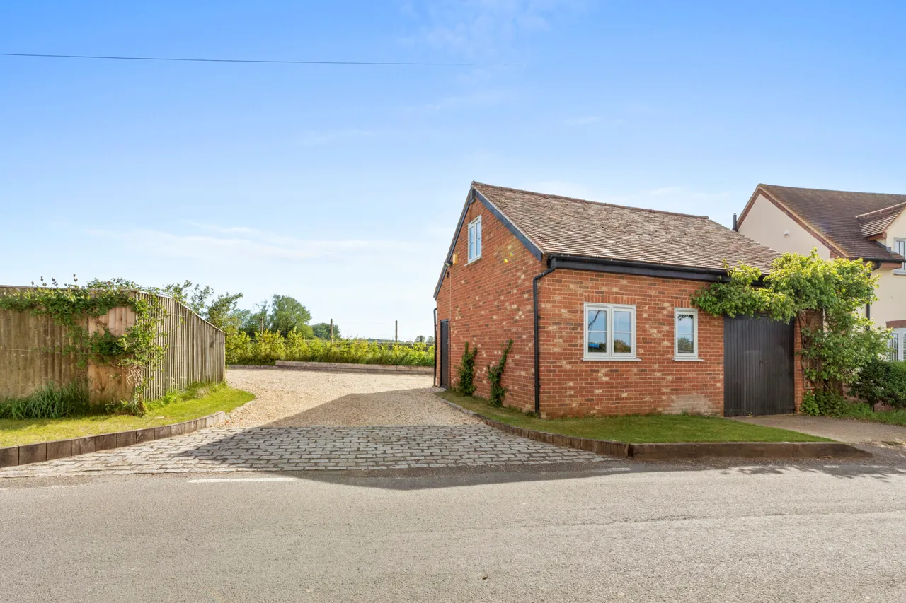 Ickford Road, Shabbington, HP18, photo 18
