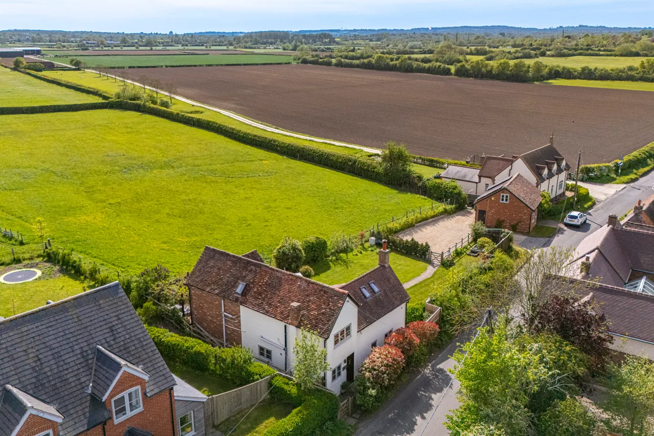 Ickford Road, Shabbington, HP18, photo 4