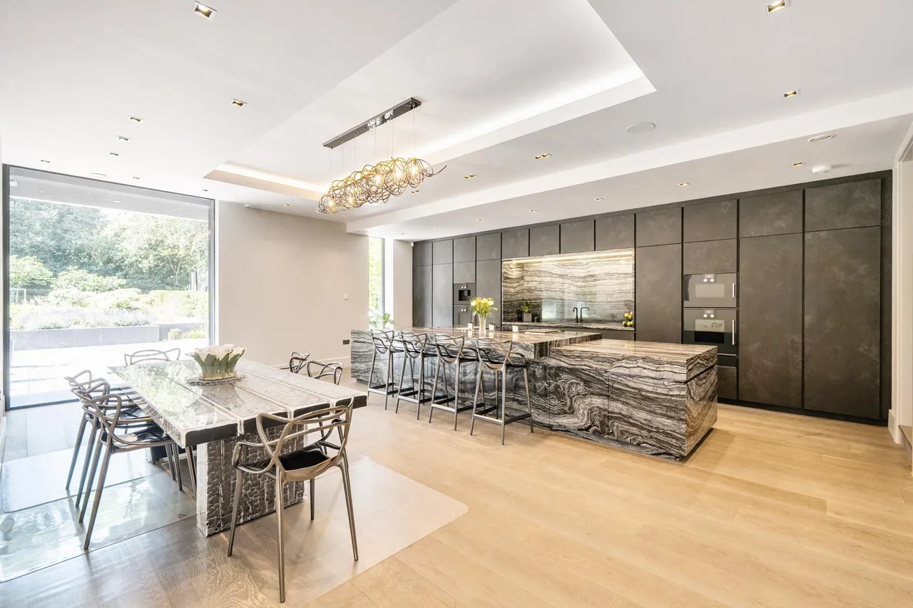 Warren Drive, Kingswood, photo 15