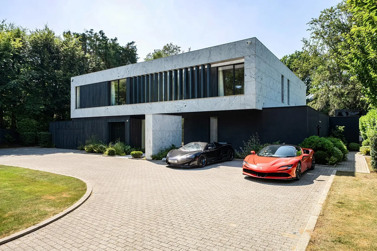 6 bed house for sale, Warren Drive, Kingswood