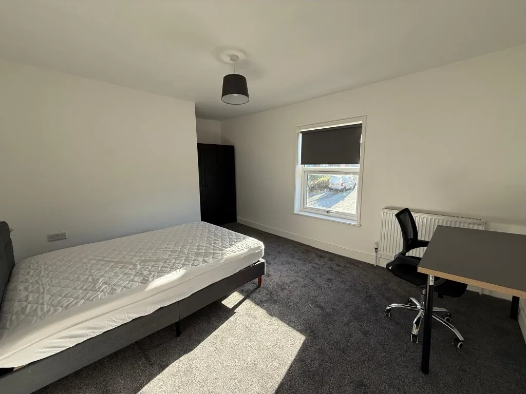 George Street, Newcastle-Under-Lyme, ST5, photo 3