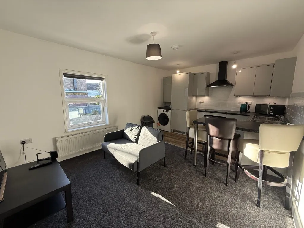 George Street, Newcastle-Under-Lyme, ST5, photo 2