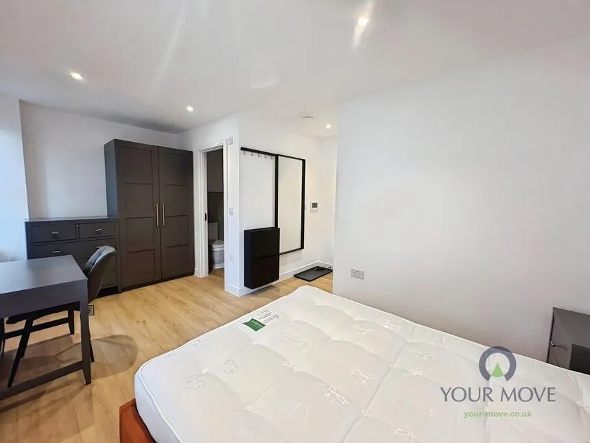 1 bed room to rent — High Street, Gillingham, Kent, ME7
