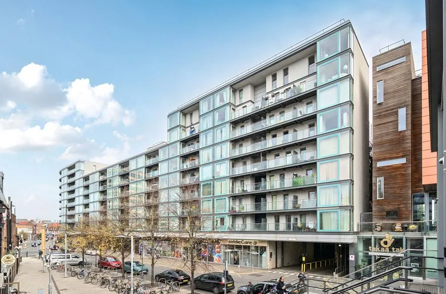 2 bed flat for sale, Station Approach, Hayes, UB3