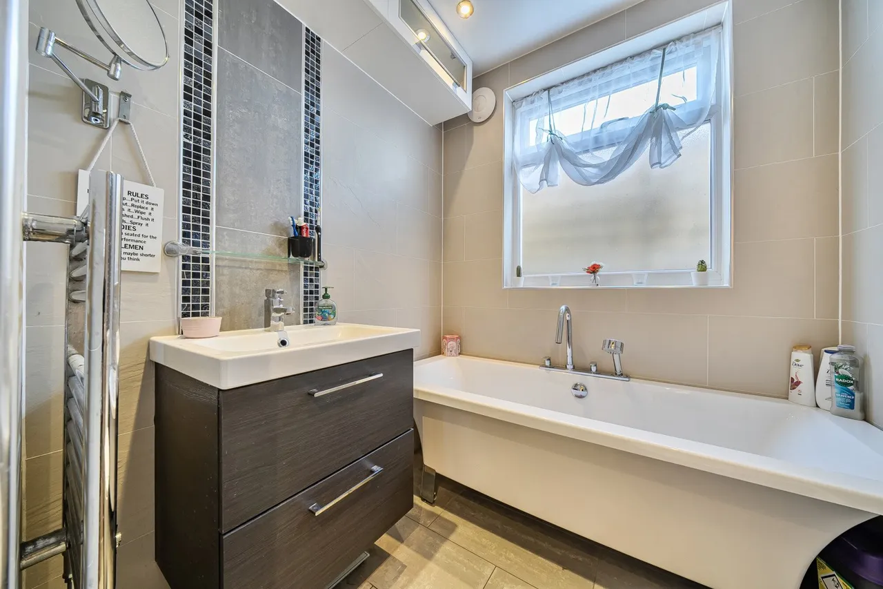 Wellan Close, DA15, photo 6