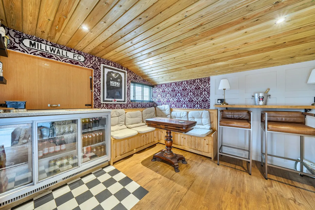 Wellan Close, DA15, photo 19