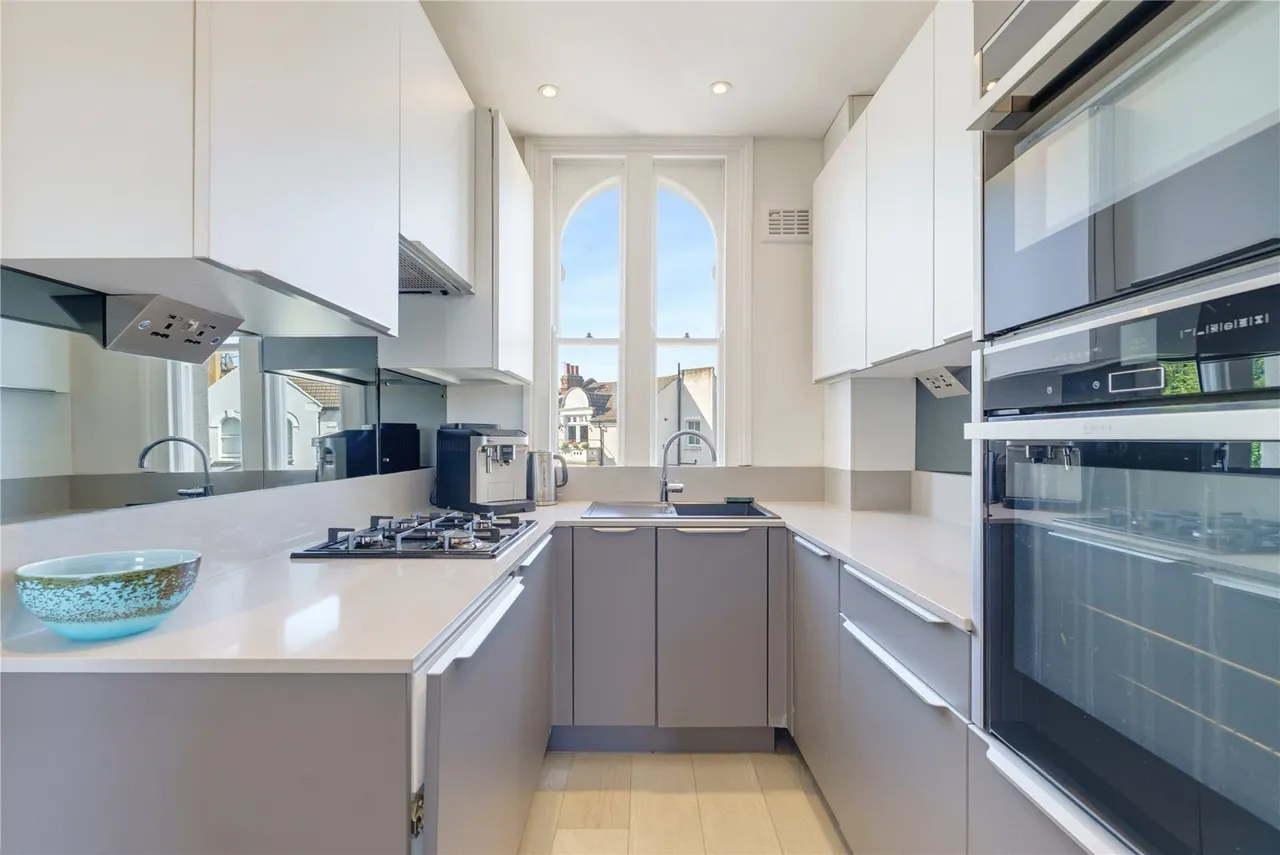 Sisters Avenue, London, SW11, photo 6