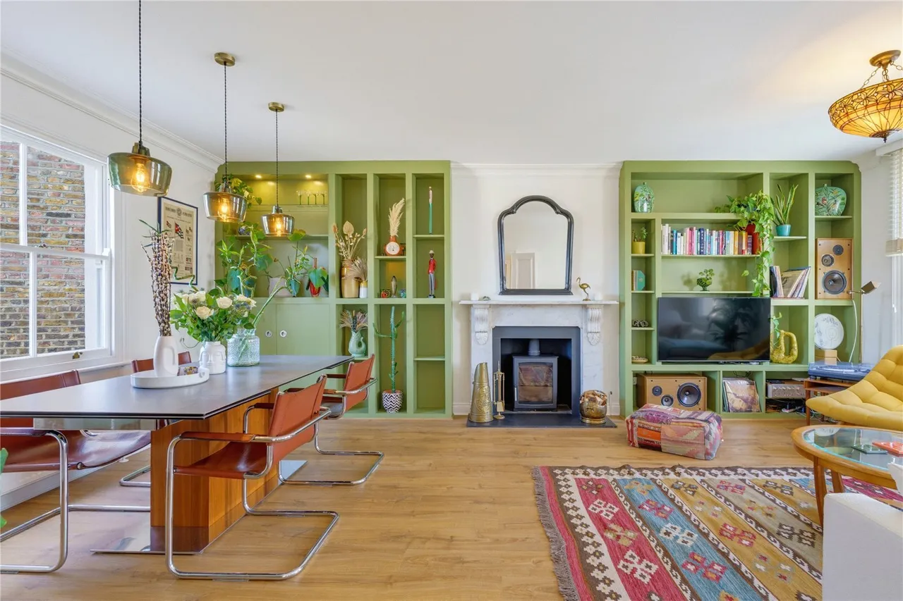 3 bed flat for sale, Sisters Avenue, London, SW11