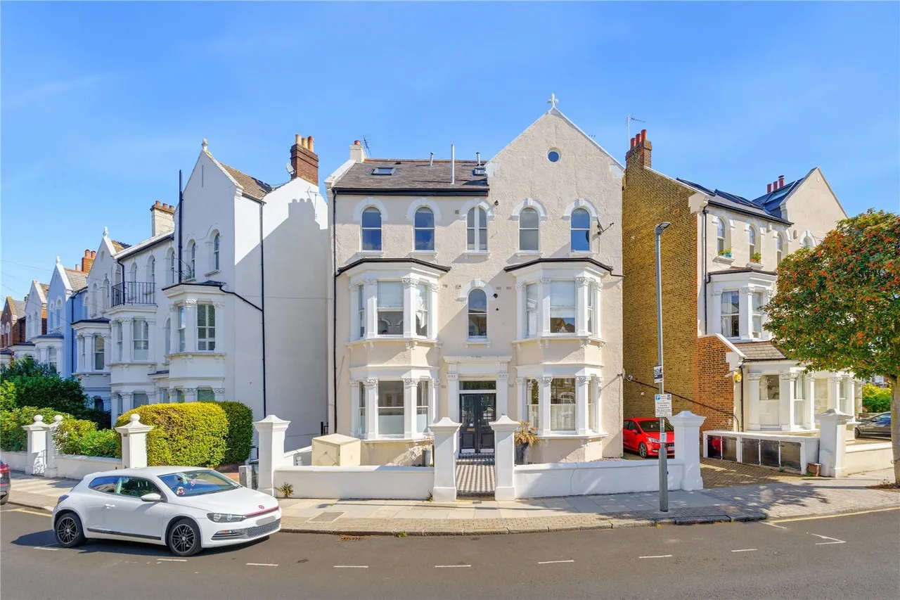 Sisters Avenue, London, SW11, photo 12