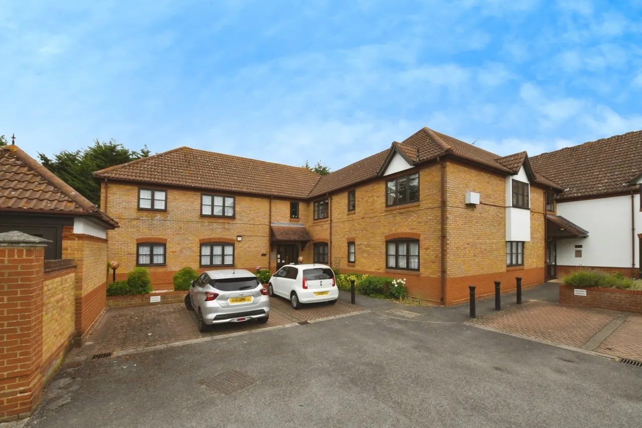 2 bed flat for sale — Baddow Road, Chelmsford, Essex, CM2
