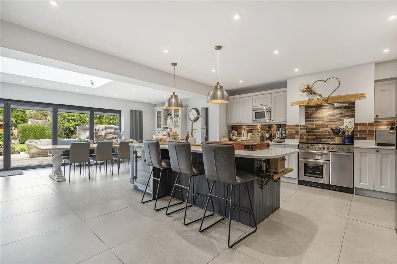 Bicester Road, Launton, photo 2