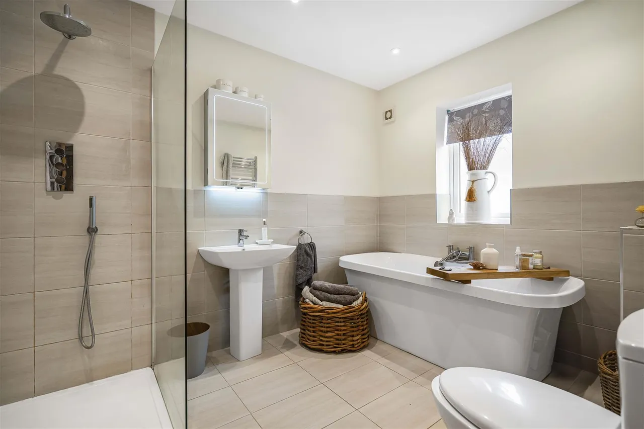 Bicester Road, Launton, photo 6