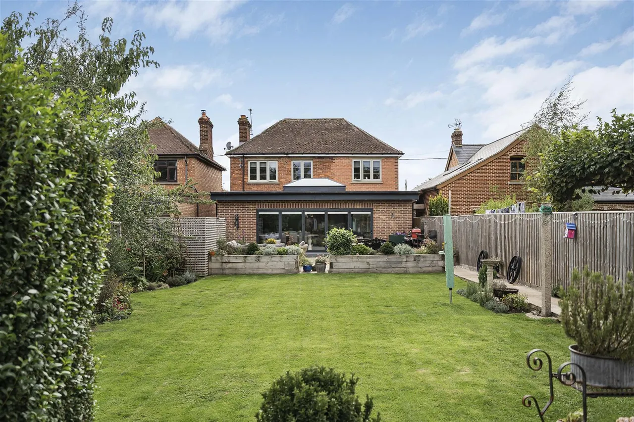 Bicester Road, Launton, photo 13