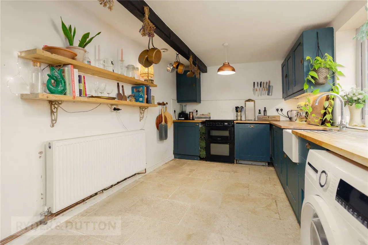 Acres, Chadderton, OL1, photo 8
