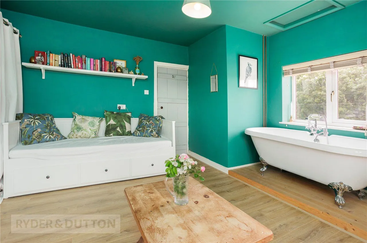 Acres, Chadderton, OL1, photo 16