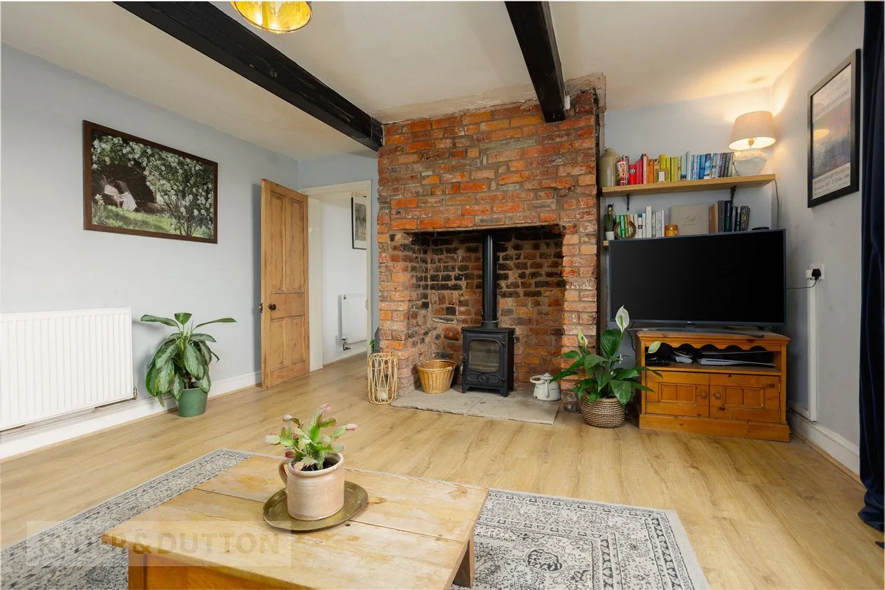 Acres, Chadderton, OL1, photo 2