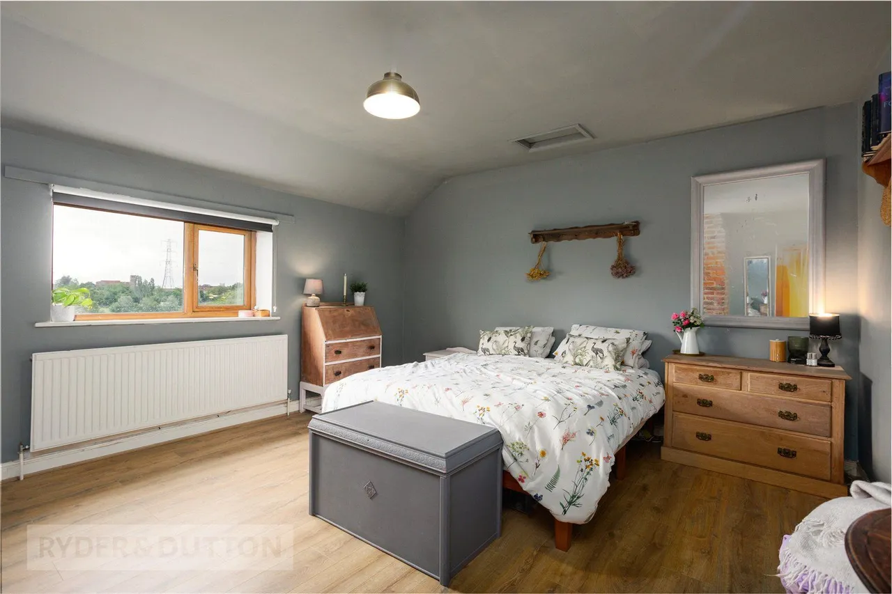 Acres, Chadderton, OL1, photo 12
