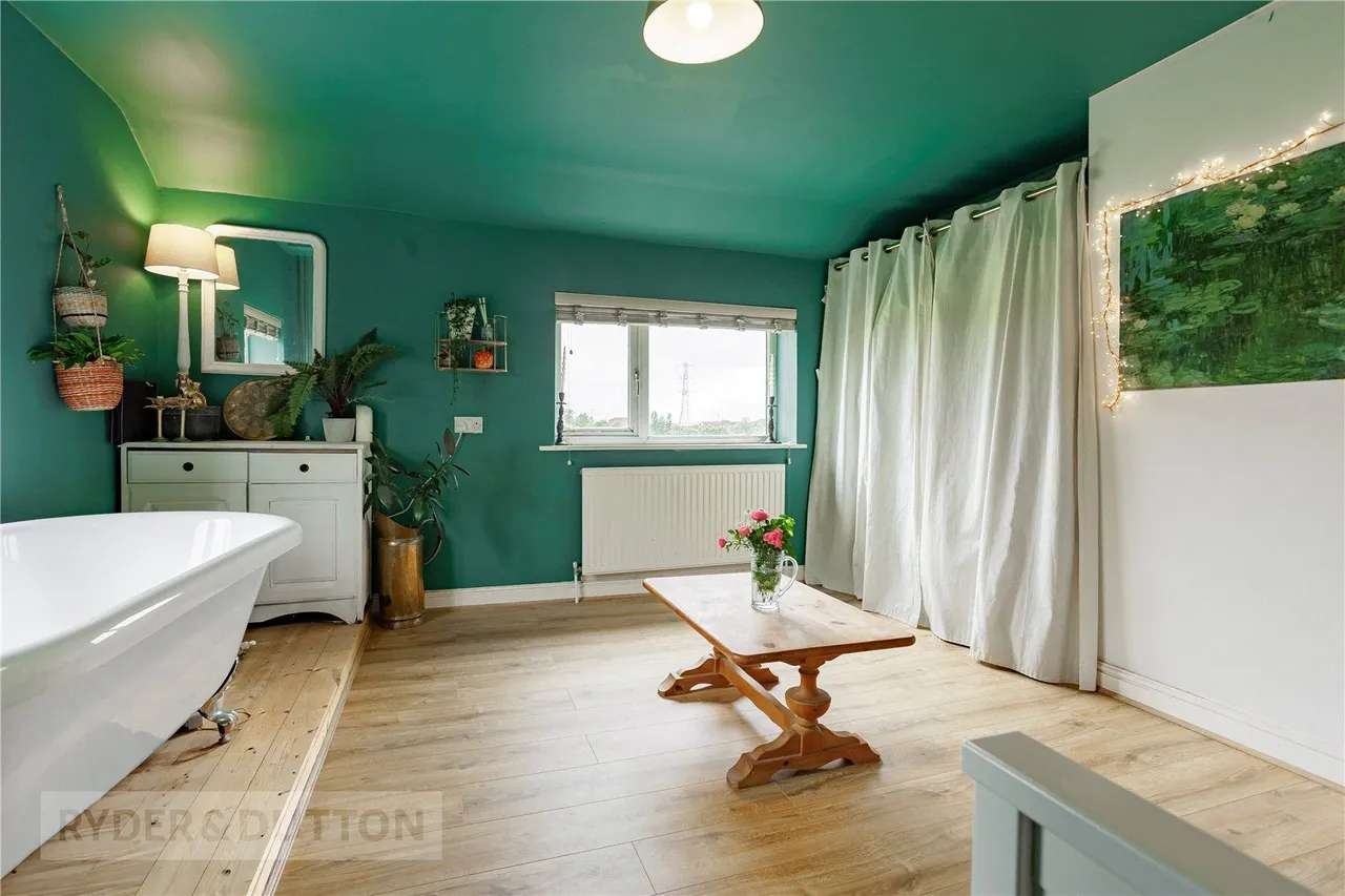 Acres, Chadderton, OL1, photo 15