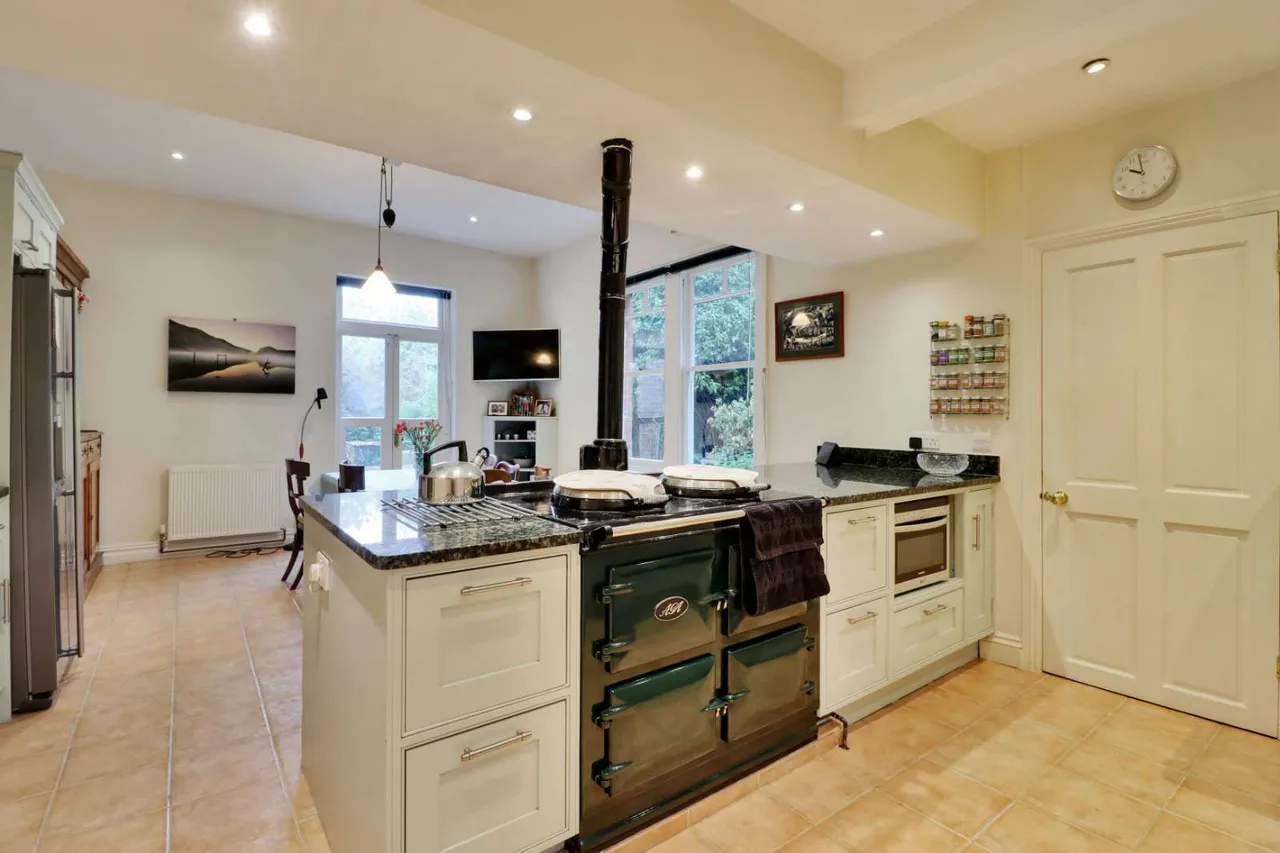 Madeira Park, Tunbridge Wells, Kent, TN2 5SY, photo 6