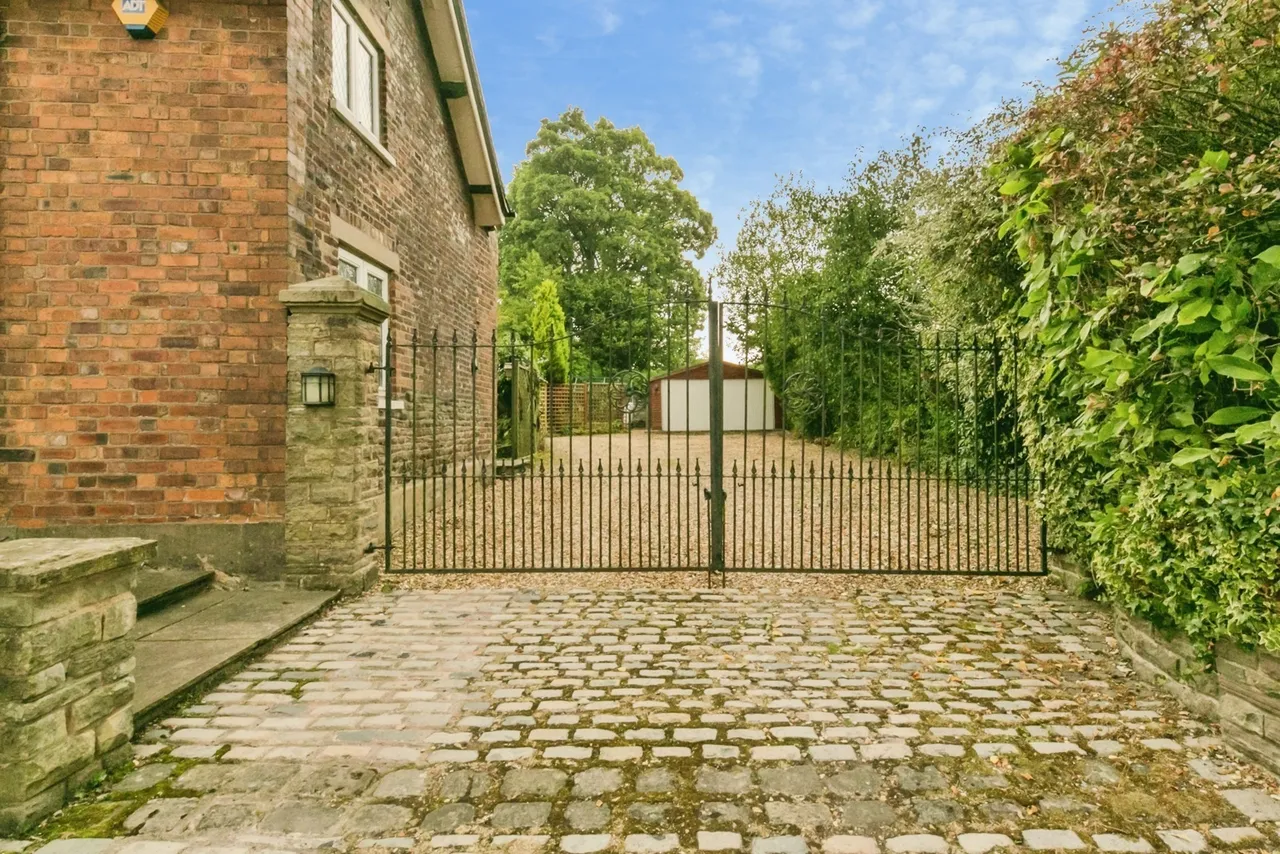 Chester Road, Macclesfield, Cheshire, SK11, photo 14