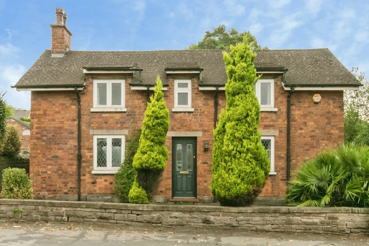 3 bed house for sale — Chester Road, Macclesfield, Cheshire, SK11