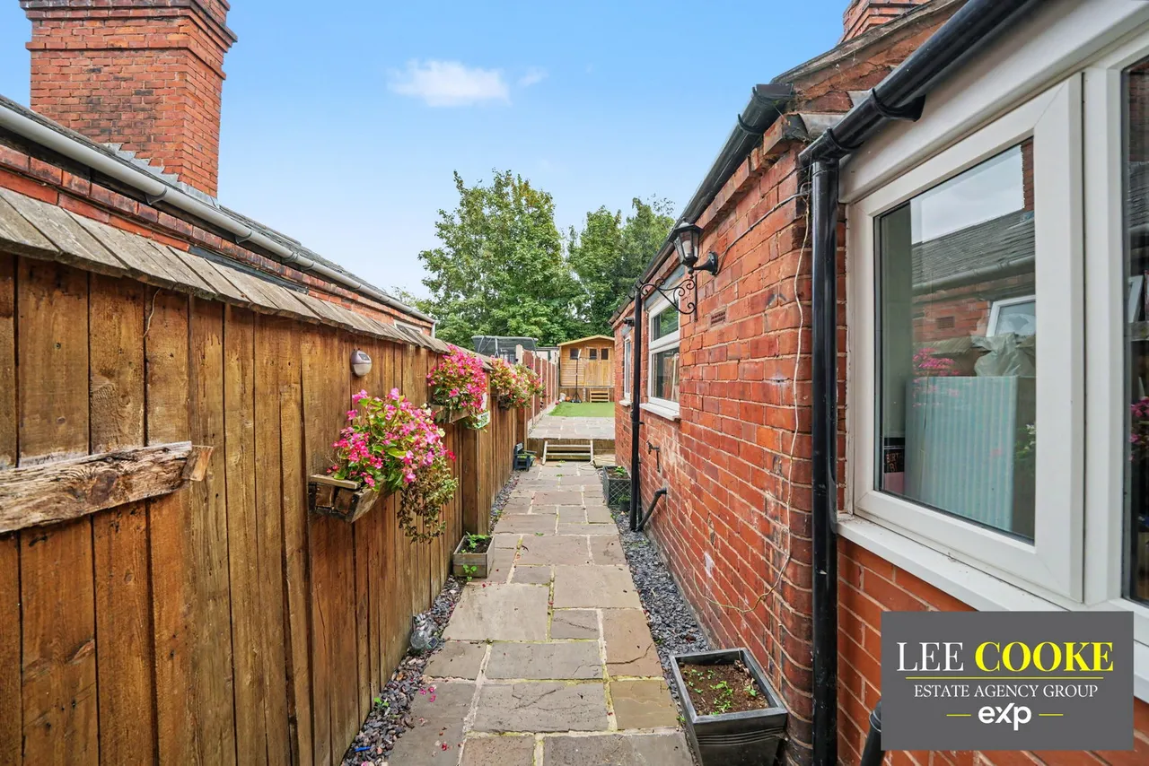 Bilhay Lane, West Bromwich, B70, photo 4