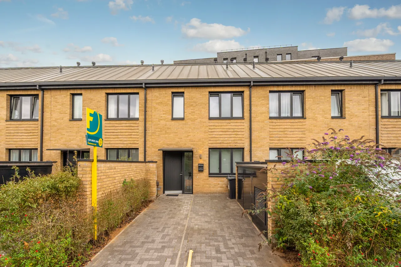 2 bed house to rent — 20 Rodney Place, LONDON