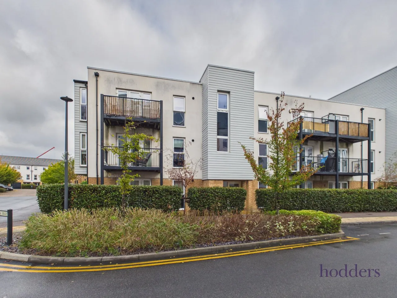 2 bed flat for sale, Hawker Drive, Addlestone, KT15