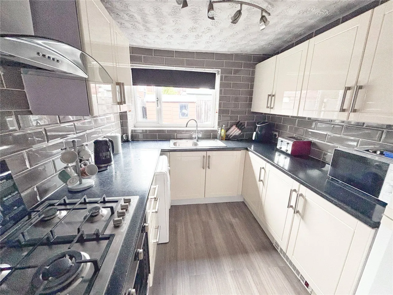 Oldham Road, Middleton, M24, photo 8