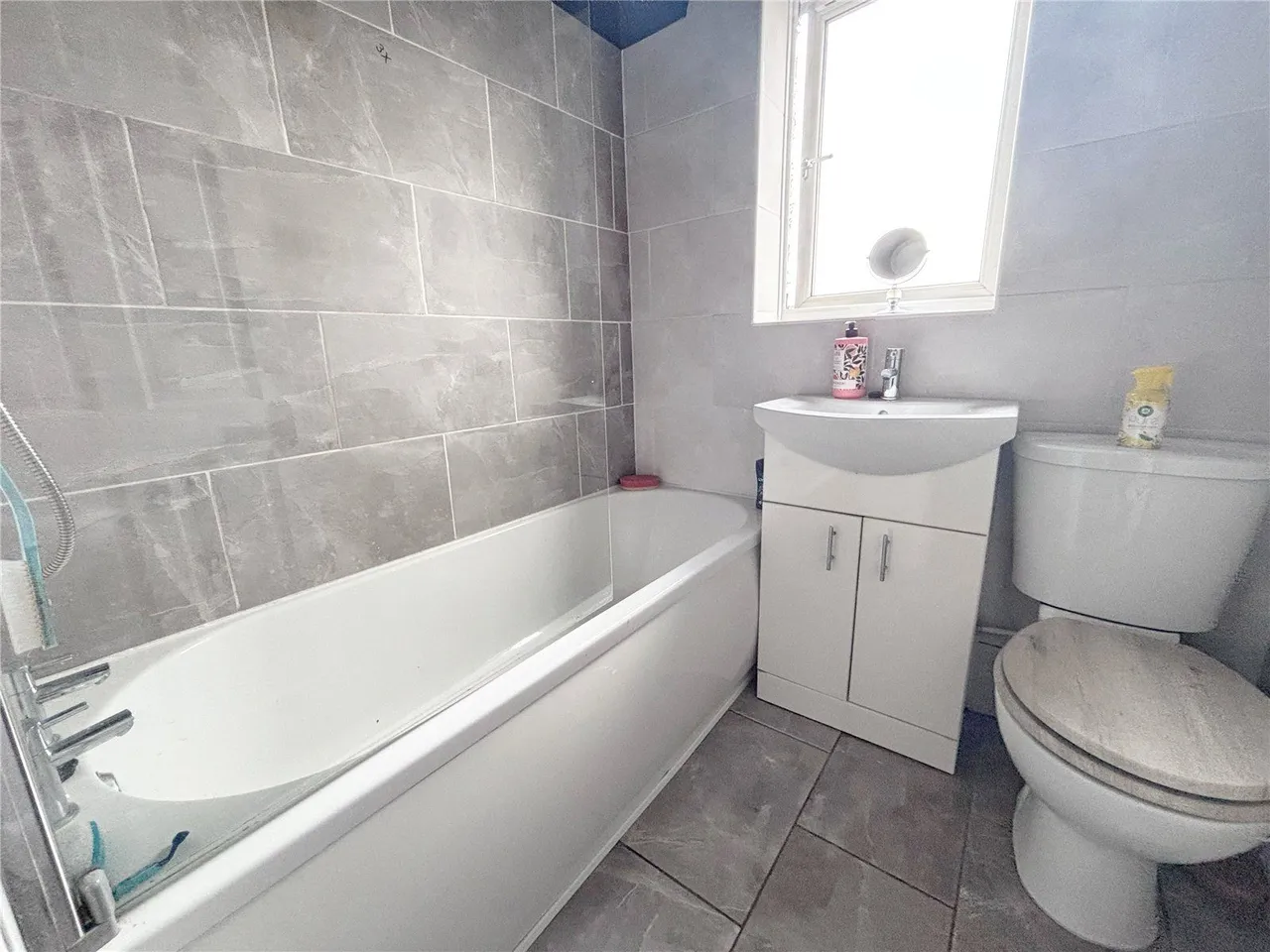 Oldham Road, Middleton, M24, photo 9