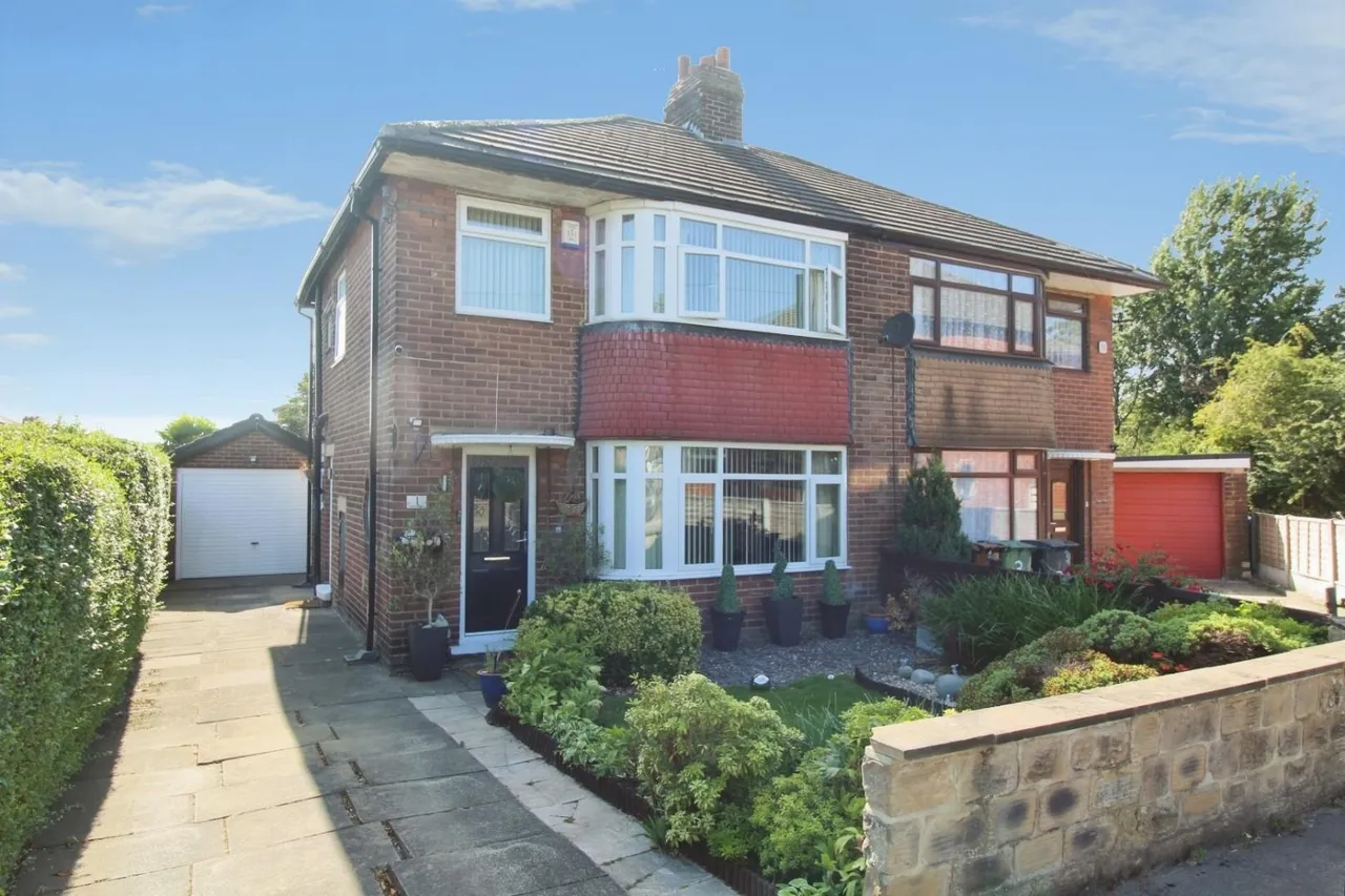 3 bed house for sale — Chatsworth Drive, Pudsey, LS28 8JT