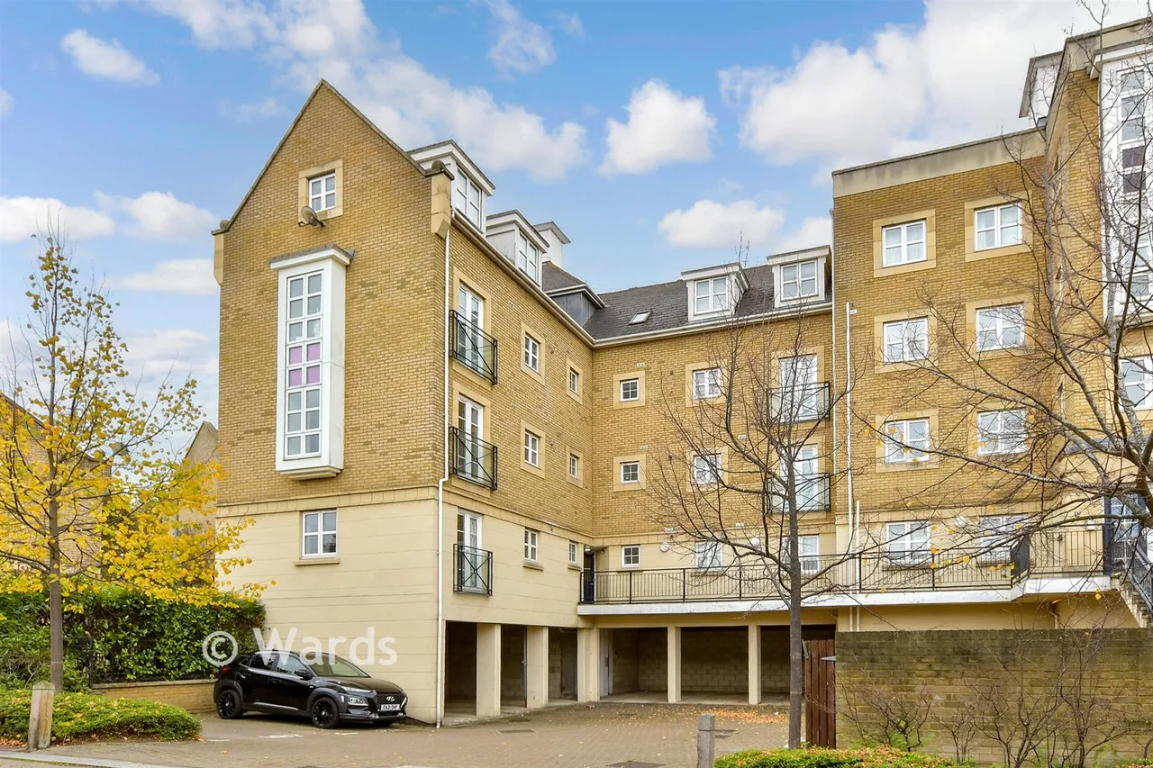2 bed flat for sale, Sandpiper Close, Greenhithe, DA9