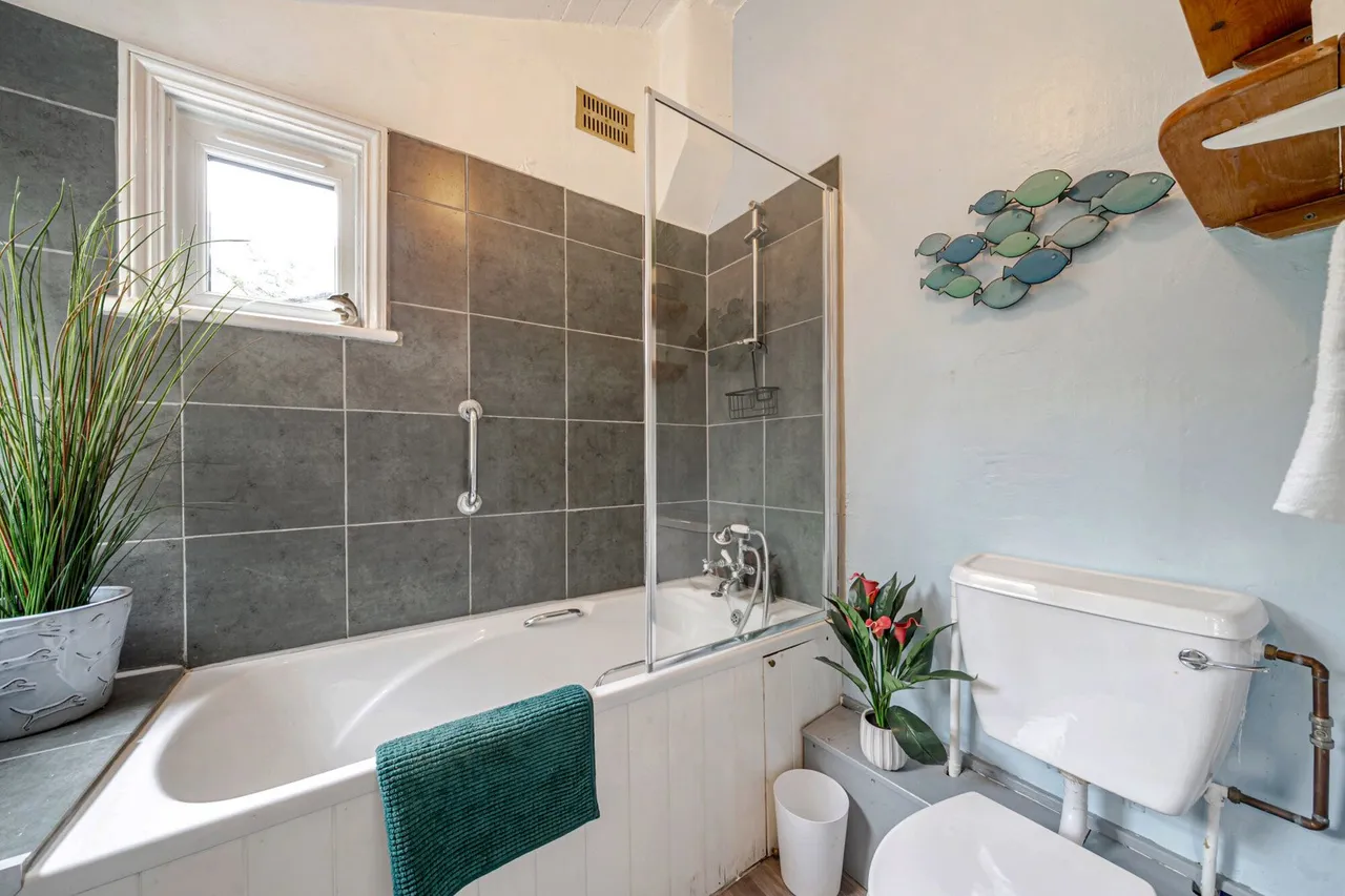 Howarth Road, SE2, photo 10