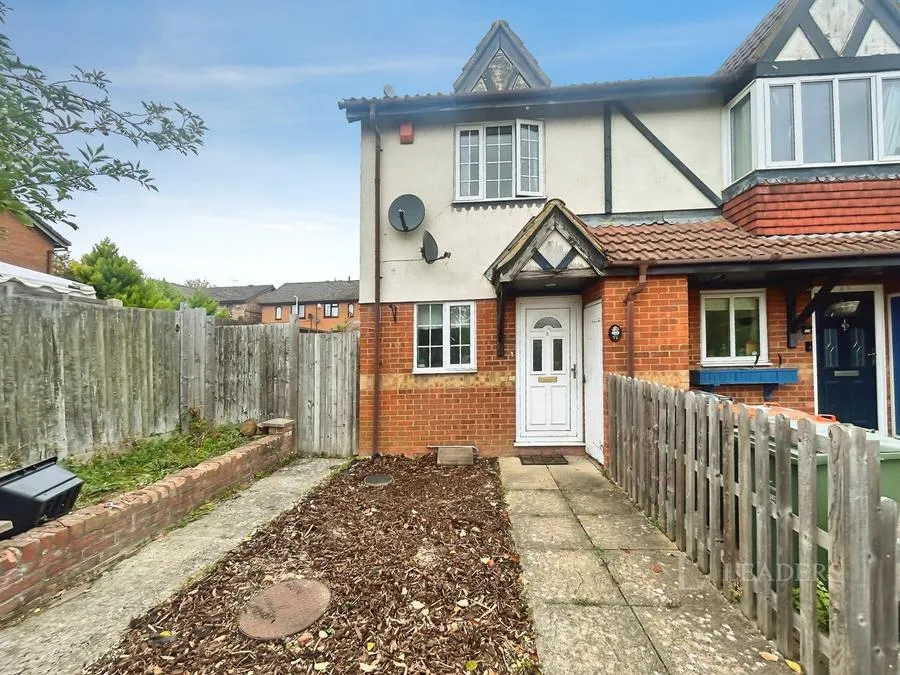 2 bed house to rent, Cromer Way, Luton, LU2