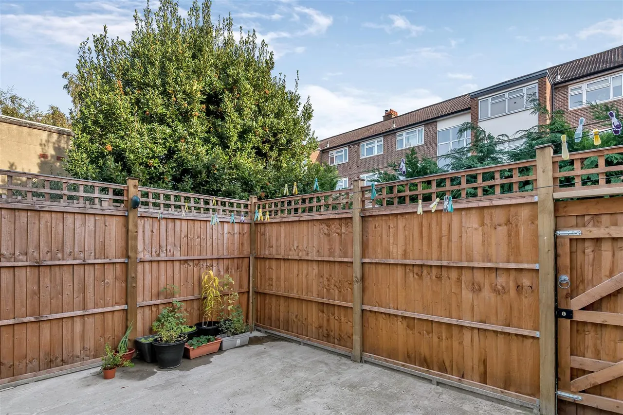 Railway Side, Barnes, SW13, photo 3